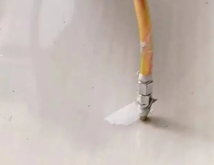 赤坎瓷砖空鼓维修公司专业解答在瓷砖铺贴过程中，如果使用的砂料过粗（如全部使用了粗砂），可能会导致以下问题